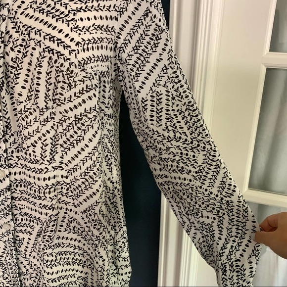 Cabi▪️Splitback button front blouse white black.‎ S - Picture 5 of 10